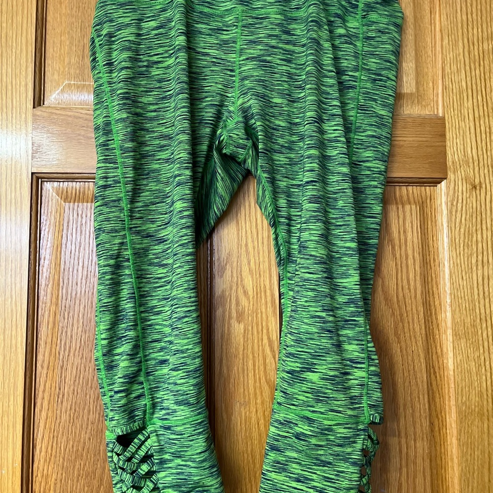 Green Women Plus Size Capri Leggings. Great for the Gym.